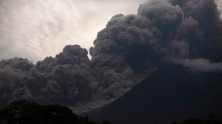 La violenta erupción del volcán de Fuego en Guatemala, en imágenes y vídeos